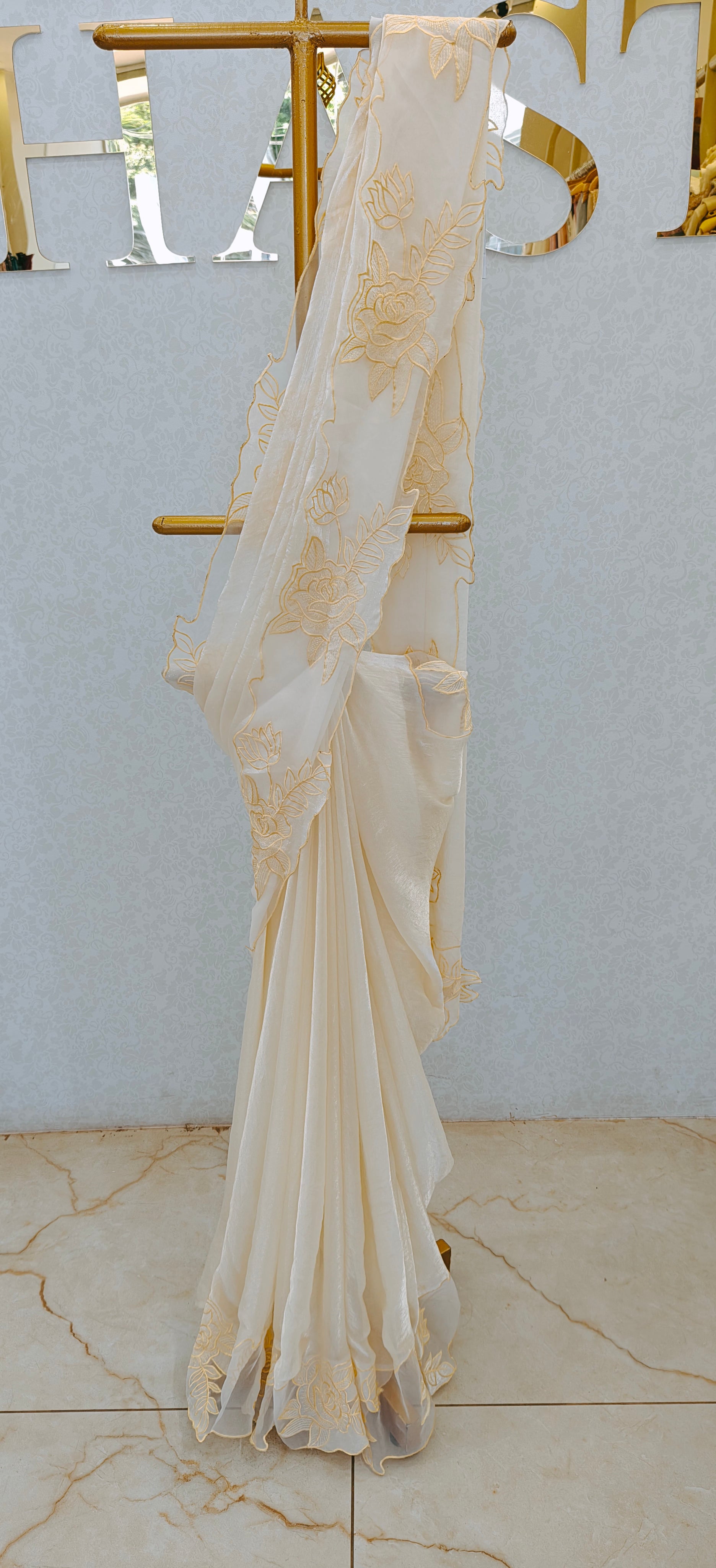 FLOWY ORGANZA SAREE